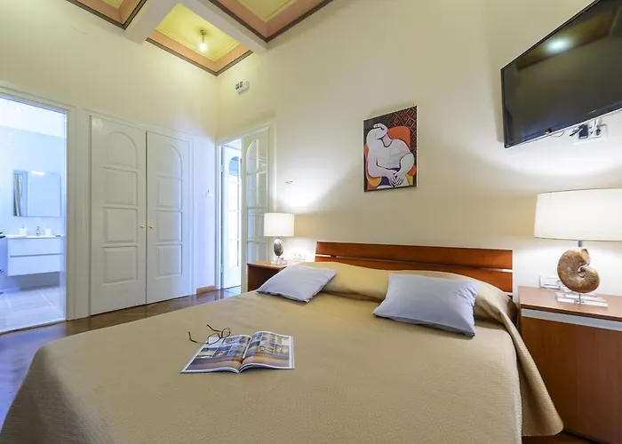 Mediteran Old Town, 5 En-suites And Hot Tub