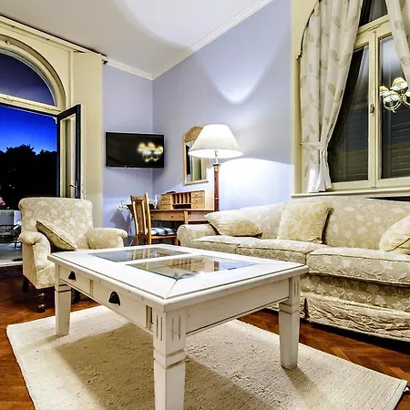 Mediteran Old Town, 5 En-suites And Hot Tub Vila