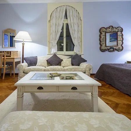 Mediteran Old Town, 5 En-suites And Hot Tub