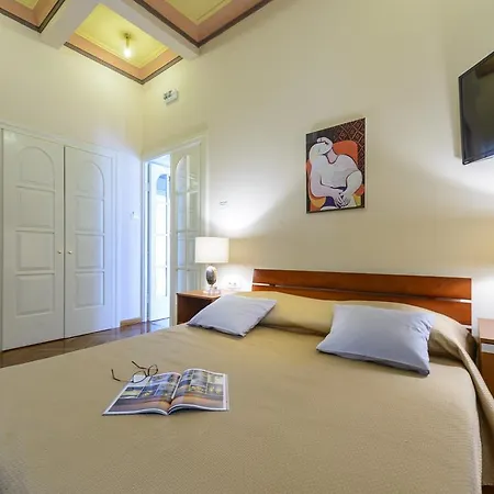 Mediteran Old Town, 5 En-suites And Hot Tub