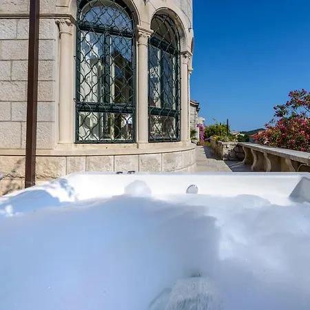 Mediteran Old Town, 5 En-suites And Hot Tub Villa