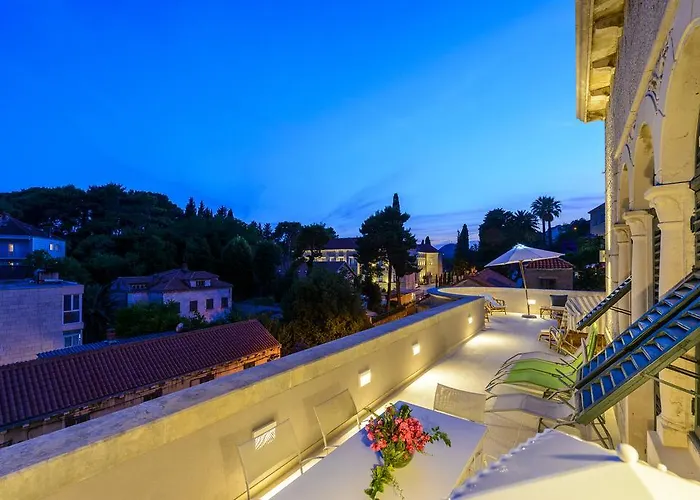 Mediteran Old Town, 5 En-suites And Hot Tub וילה