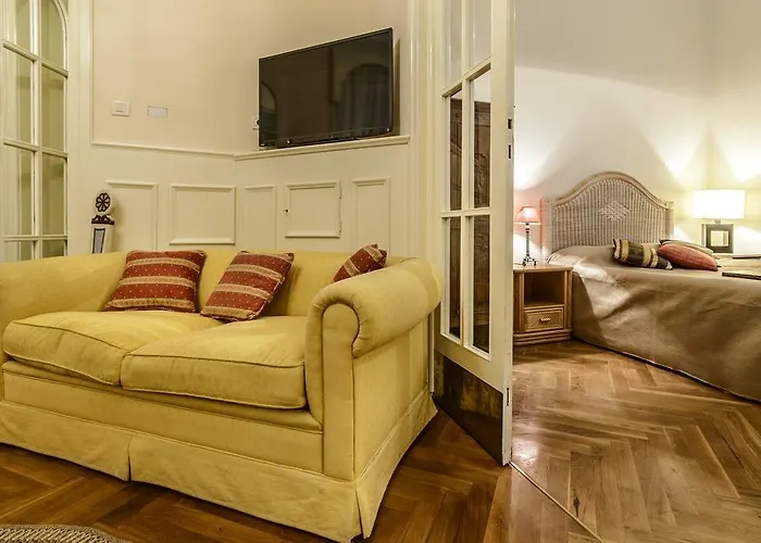 וילה Mediteran Old Town, 5 En-suites And Hot Tub *